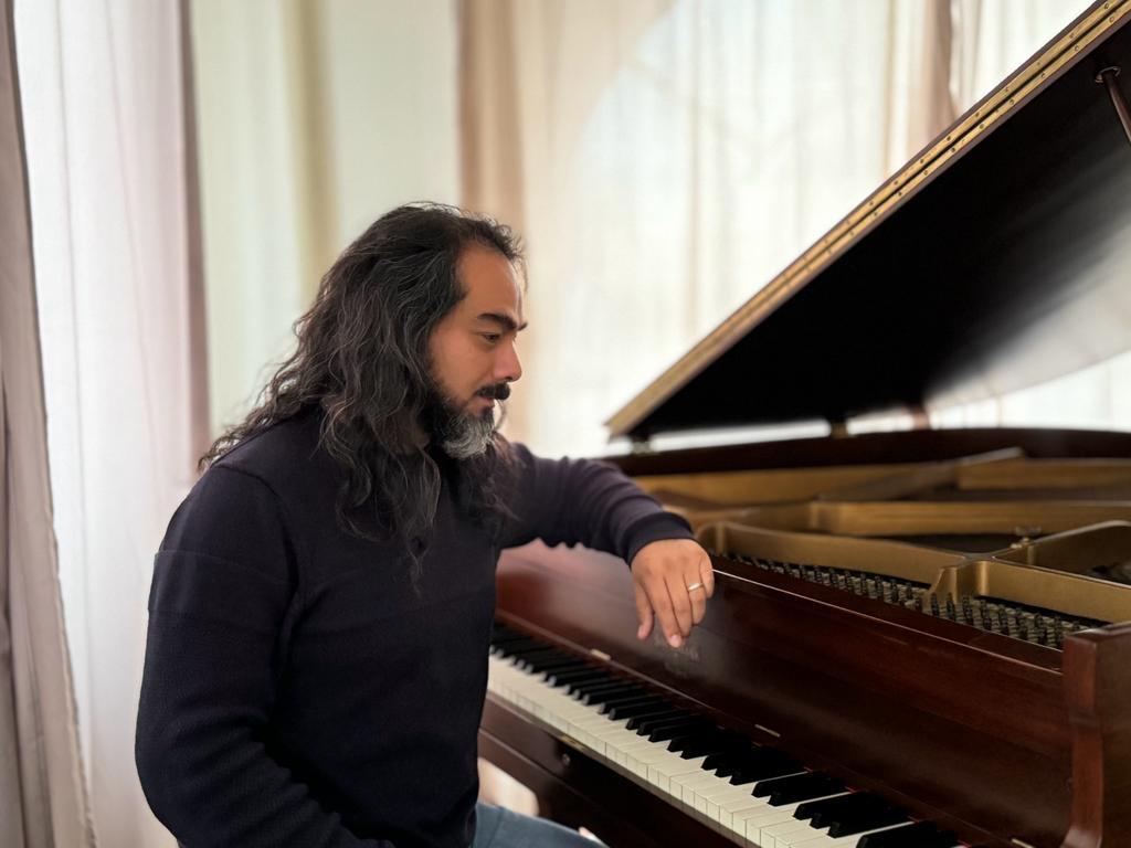 El pianista Ari Omar
